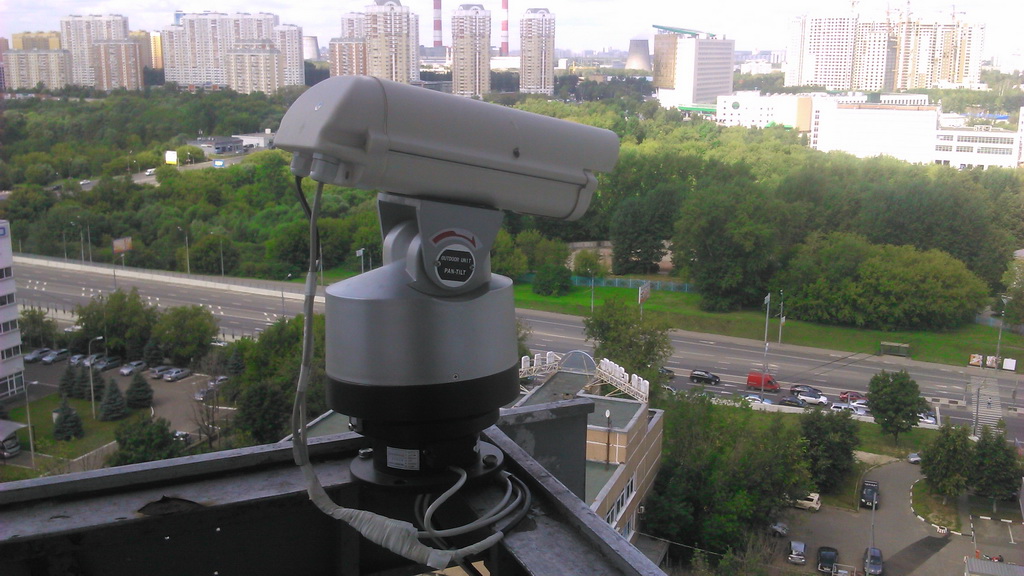 Установка поворотного устройства PTZ KDM-6651 на парапет балкона